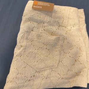 NWT lace overlay shorts - cream